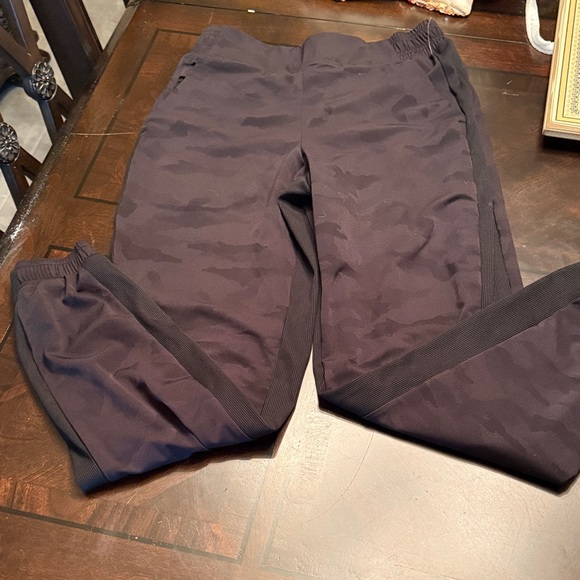 Athleta Pants - Athleta women’s Dark Camouflage Joggers